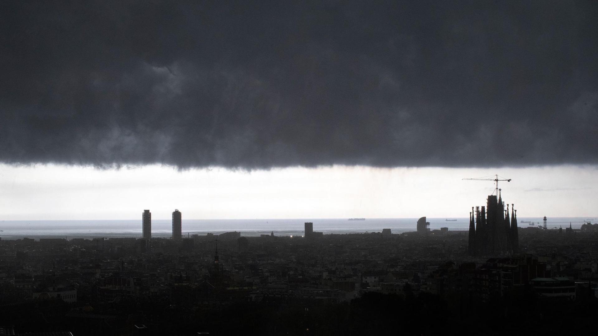 Barcelona, antes de una tormenta