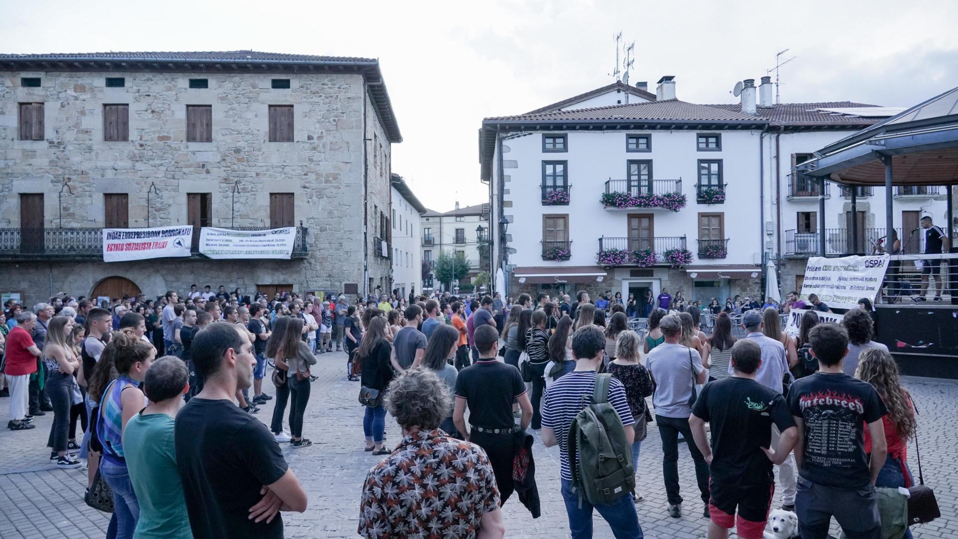 Manifestación del Ospa Eguna 2022 en AlsasuaAmpliar