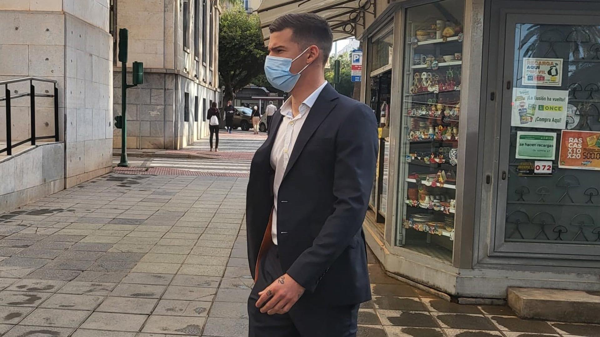 El futbolista Santi Mina llegando a la Audiencia Provincial de Almería durante la última sesión del juicio