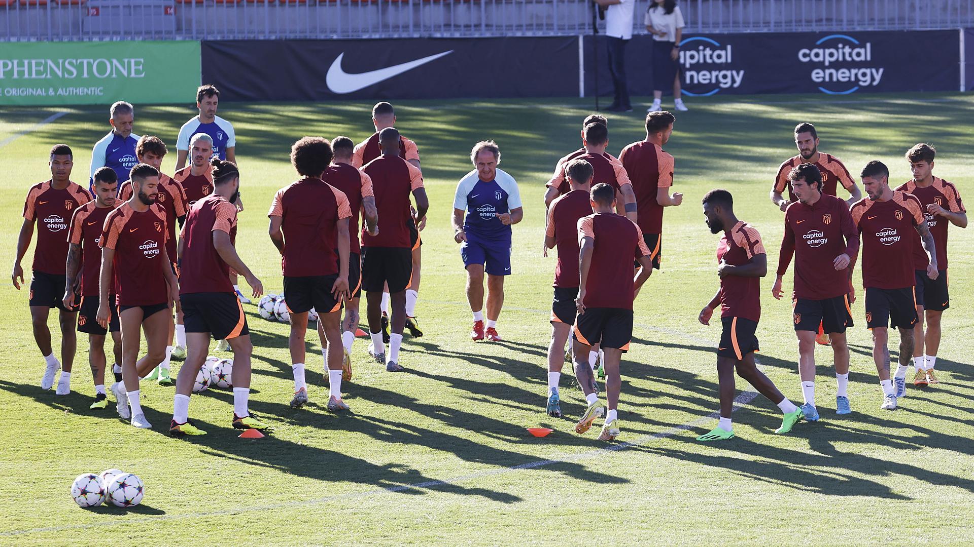 Sesión matinal del Atlético de Madrid este matres, un día antes del estreno en la Liga de Campeones contra el Oporto