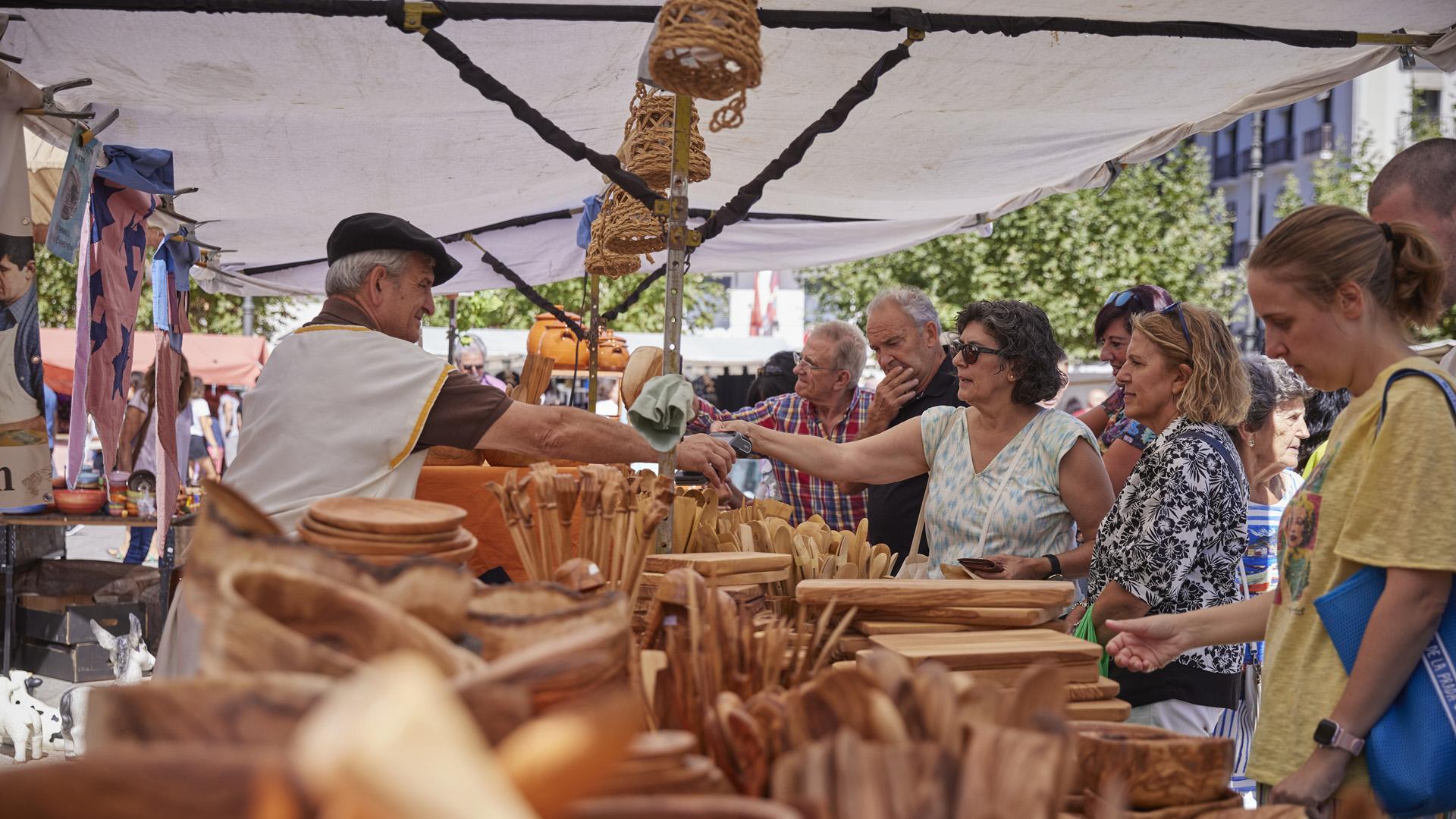 El Mercado medieval de los Tres Burgos, en Pamplona