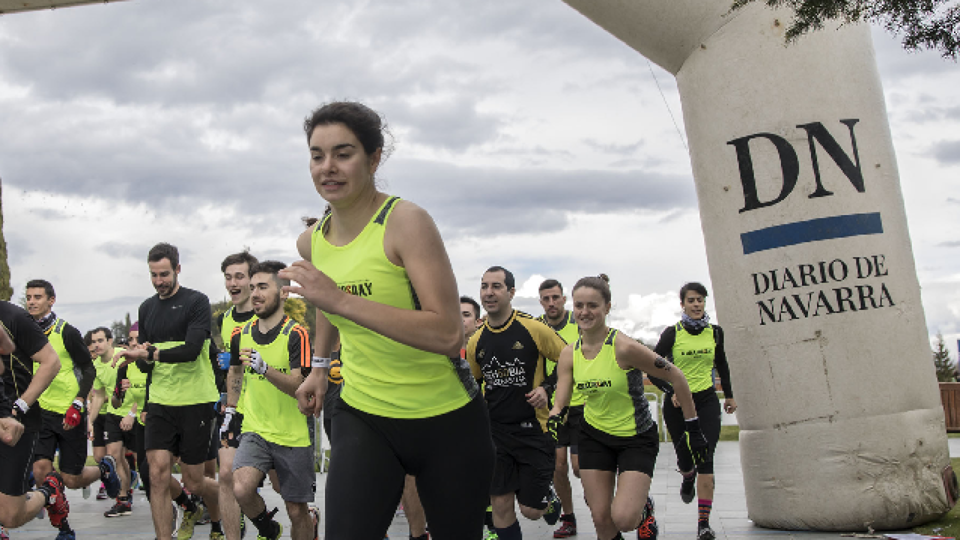 Lorea Basterretxea corre en una carrera de obstáculos celebrada en Zuasti
