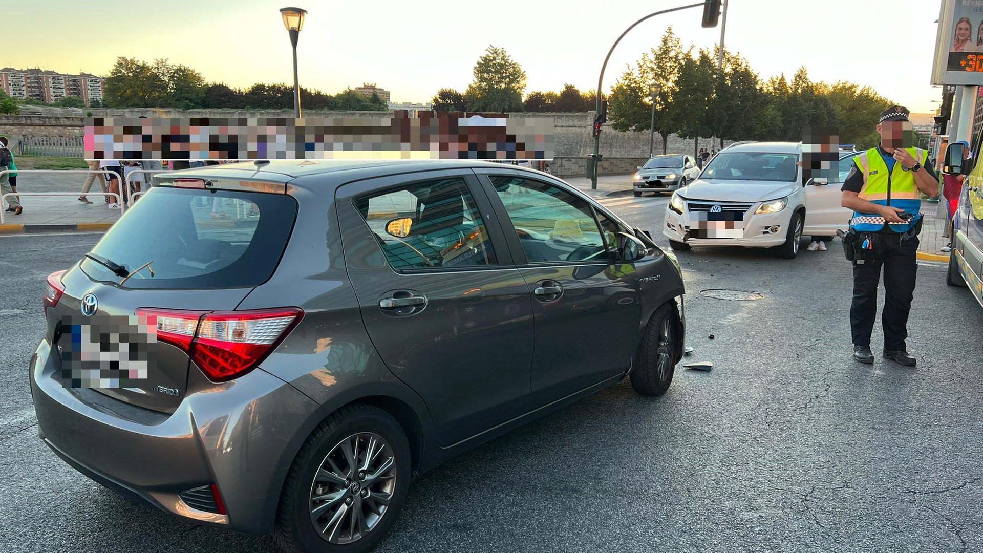 Vehículo detenido en la plaza de la Paz de Pamplona
