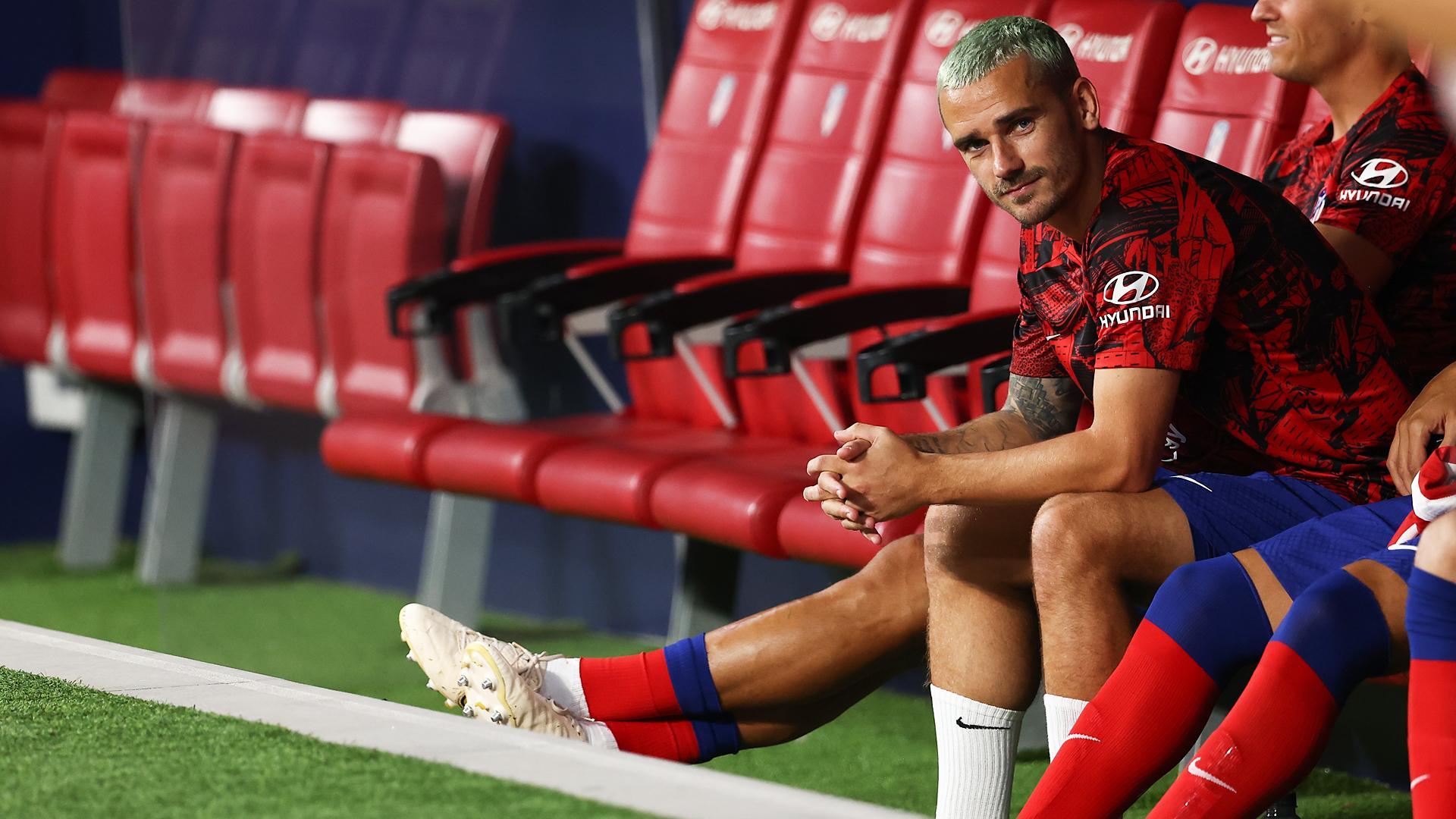 Antoine Griezmann, en el banquillo del Atlético durante el choque de Liga contra el Celta de Vigo