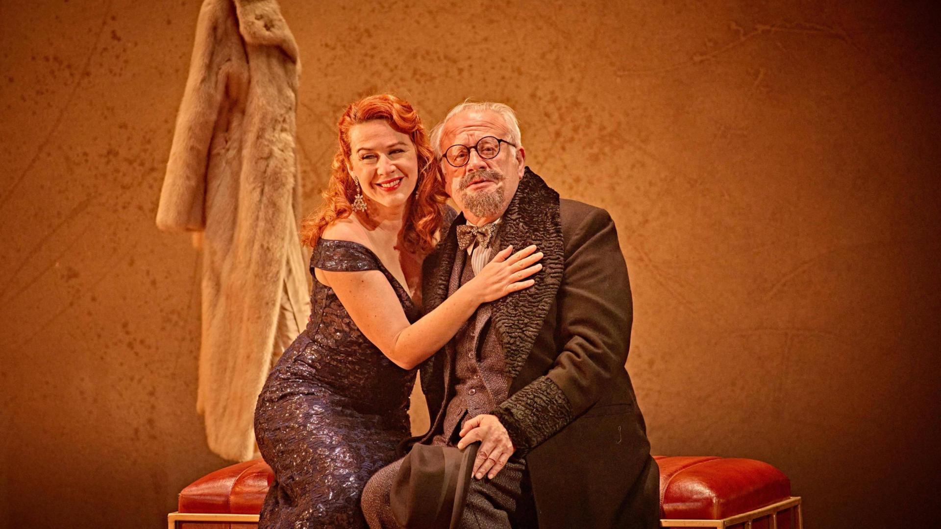 Lucía Quintana y Juan Echanove protagonizan 'Ser o no ser'.