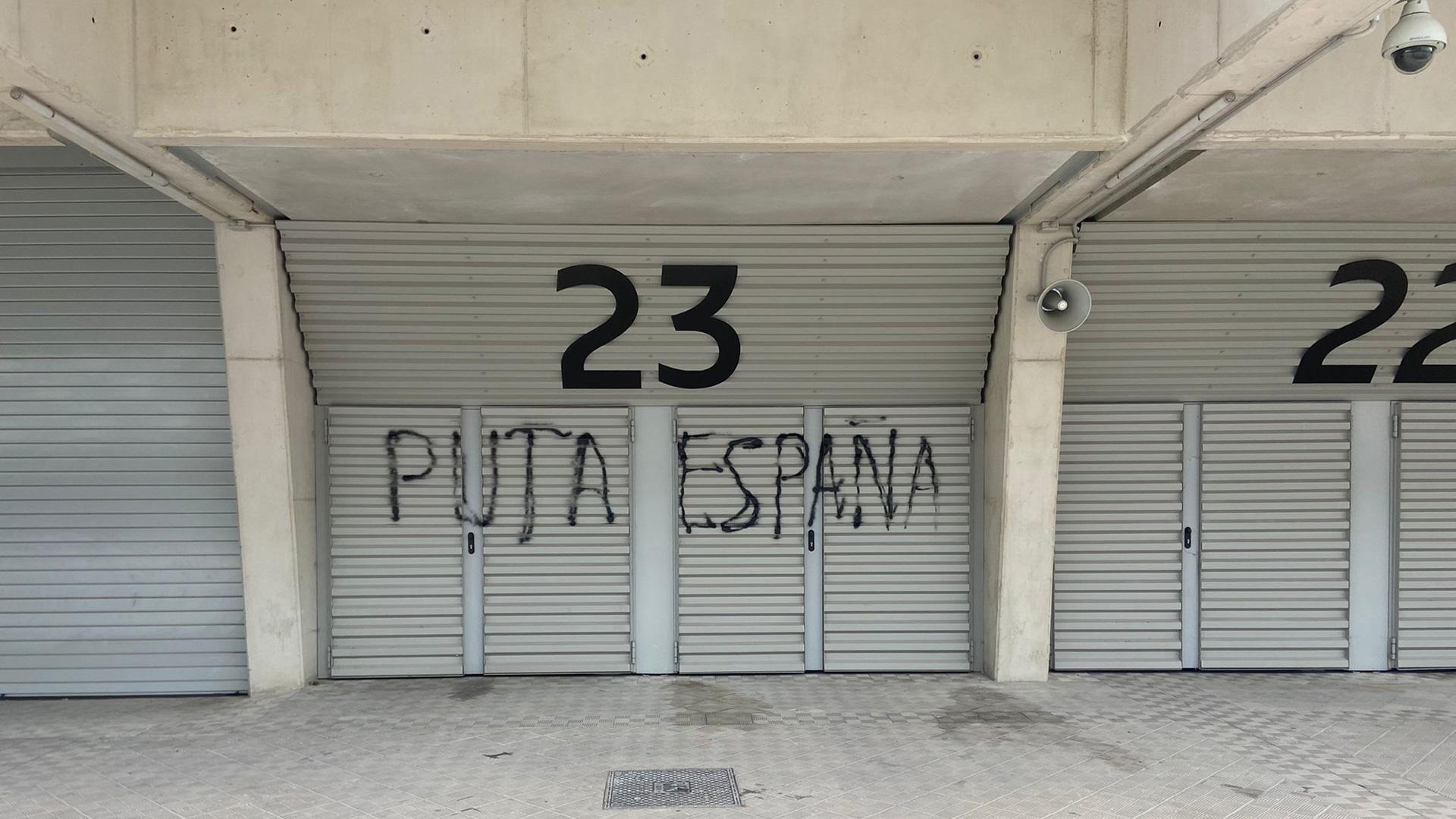Pintada en El Sadar contra la selección española de fútbol