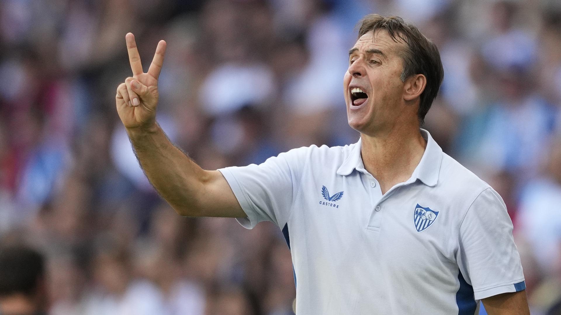 Lopetegui da instrucciones a sus jugadores en el encuentro contra el Espanyol en el RCDE Stadium