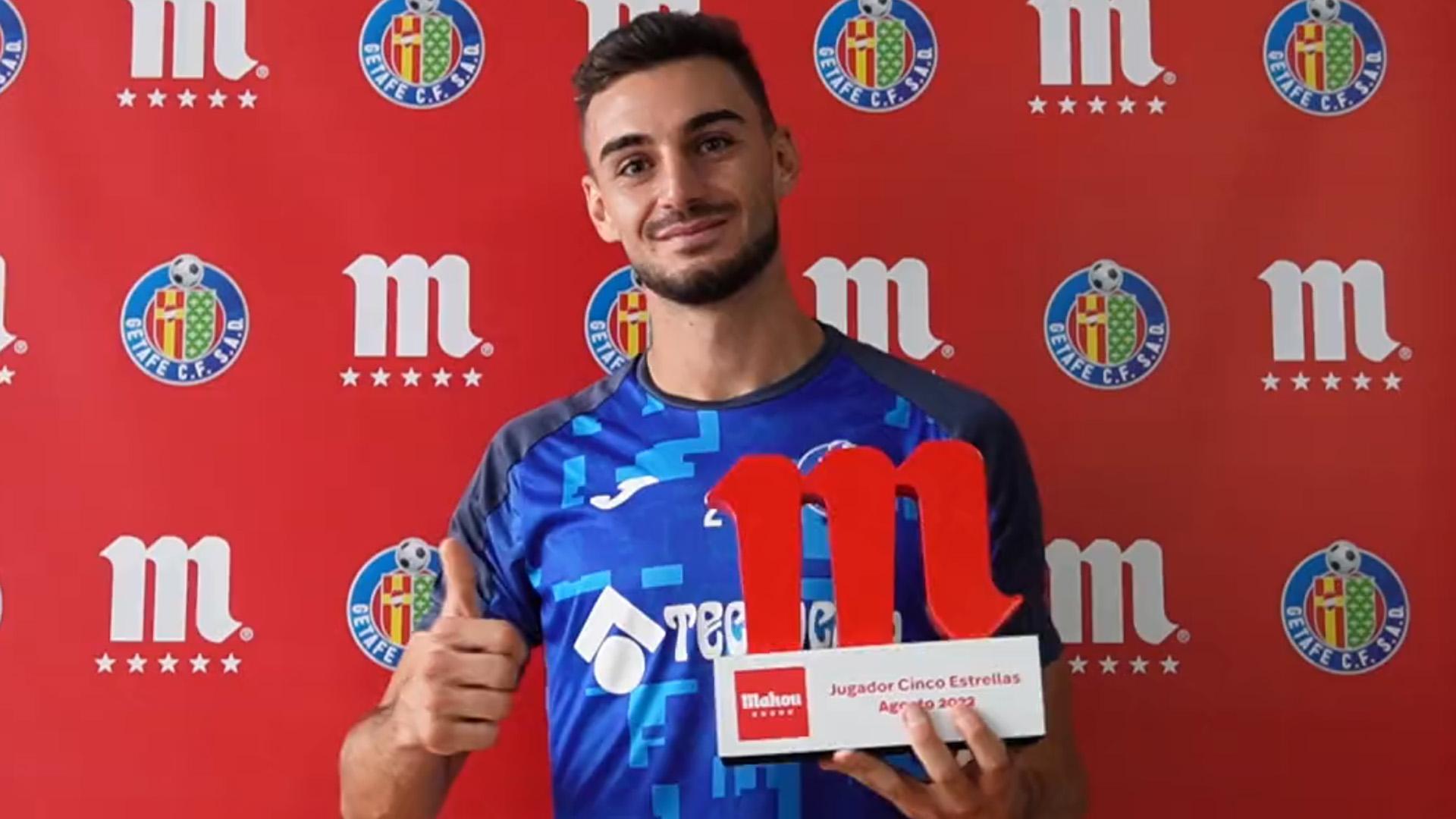 Juan Iglesias con el premio Jugador Cinco Estrellas