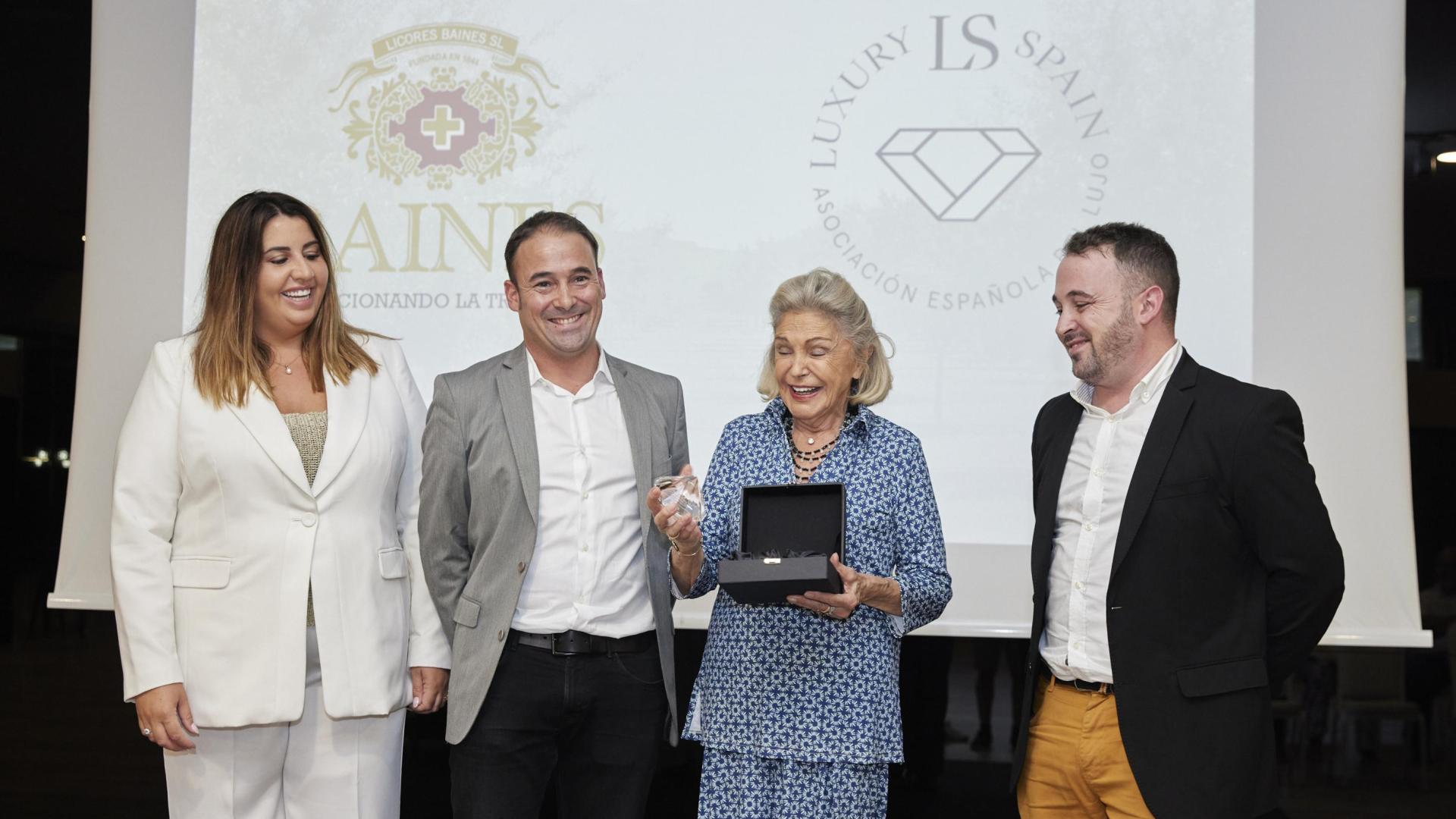 Por la izquierda: Cristina Martín Blasi (presidenta Luxury Spain), Javier Baines (gerente), Beatriz de Orleans y Luis Baines (dtor. Marketing)