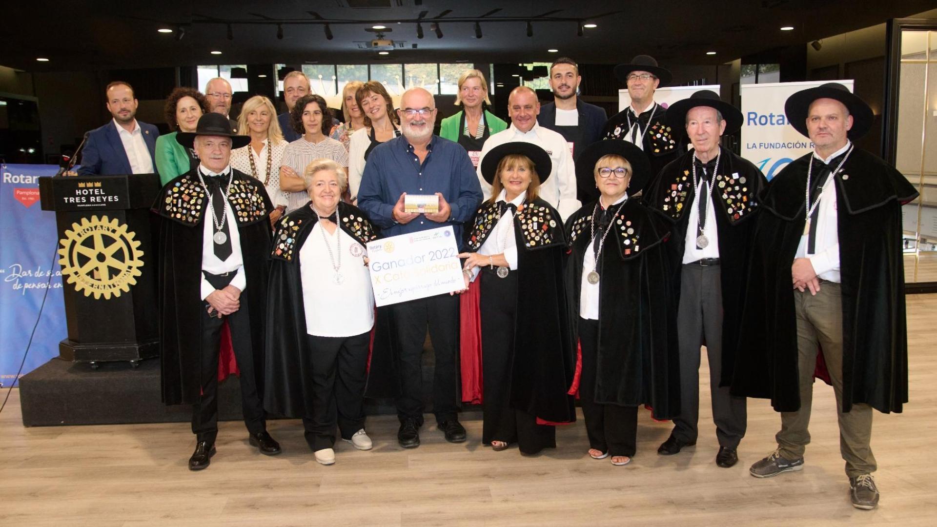 Foto de familia de los participantes y del jurado