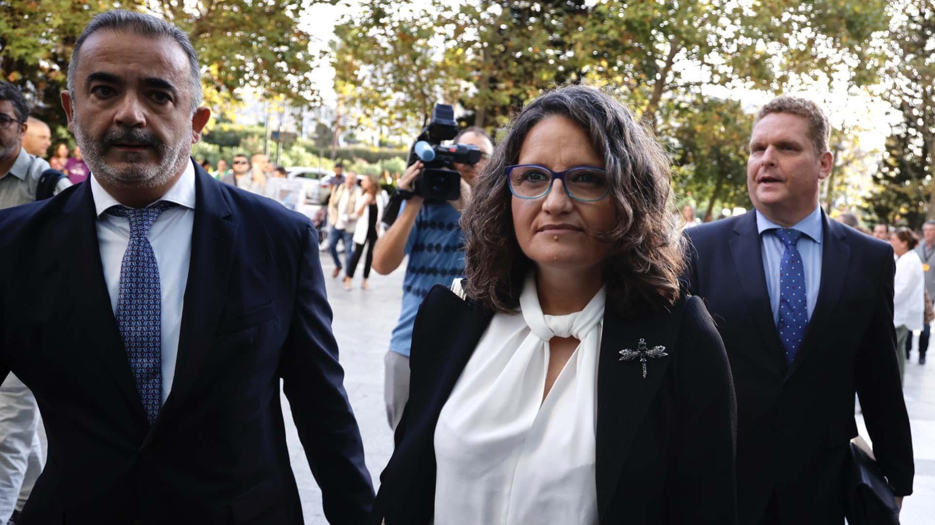 Oltra, acompañada de sus letrados a la llegada a los juzgados

ROBER SOLSONA

19/09/2022