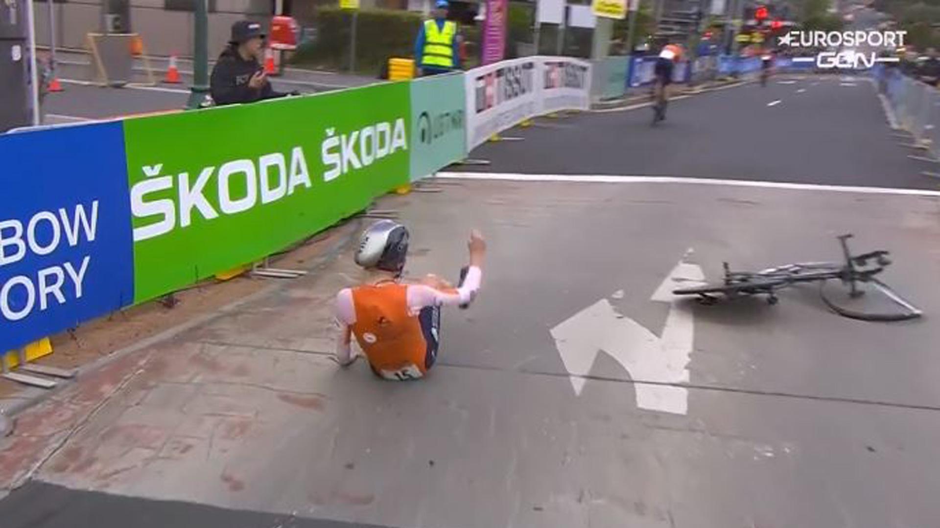 Van Vleuten tras caer en los Mundiales de Wollongong (Australia)