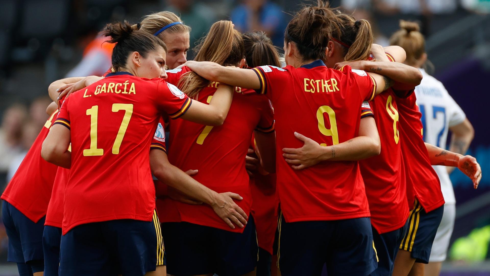 Las jugadoras de la selección española celebran uno de los goles durante la Eurocopa Femenina
