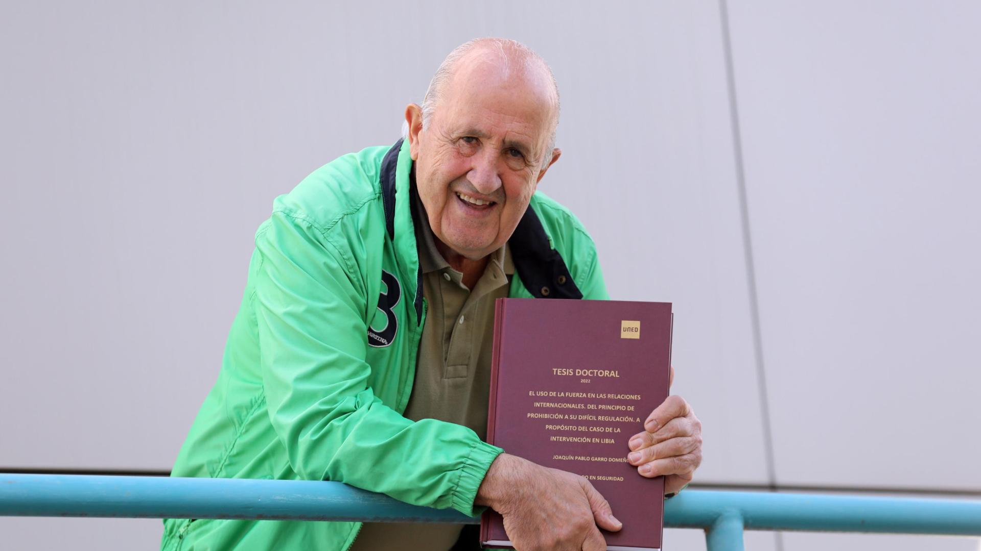 Joaquín Garro Domeño, con su tesis doctoral