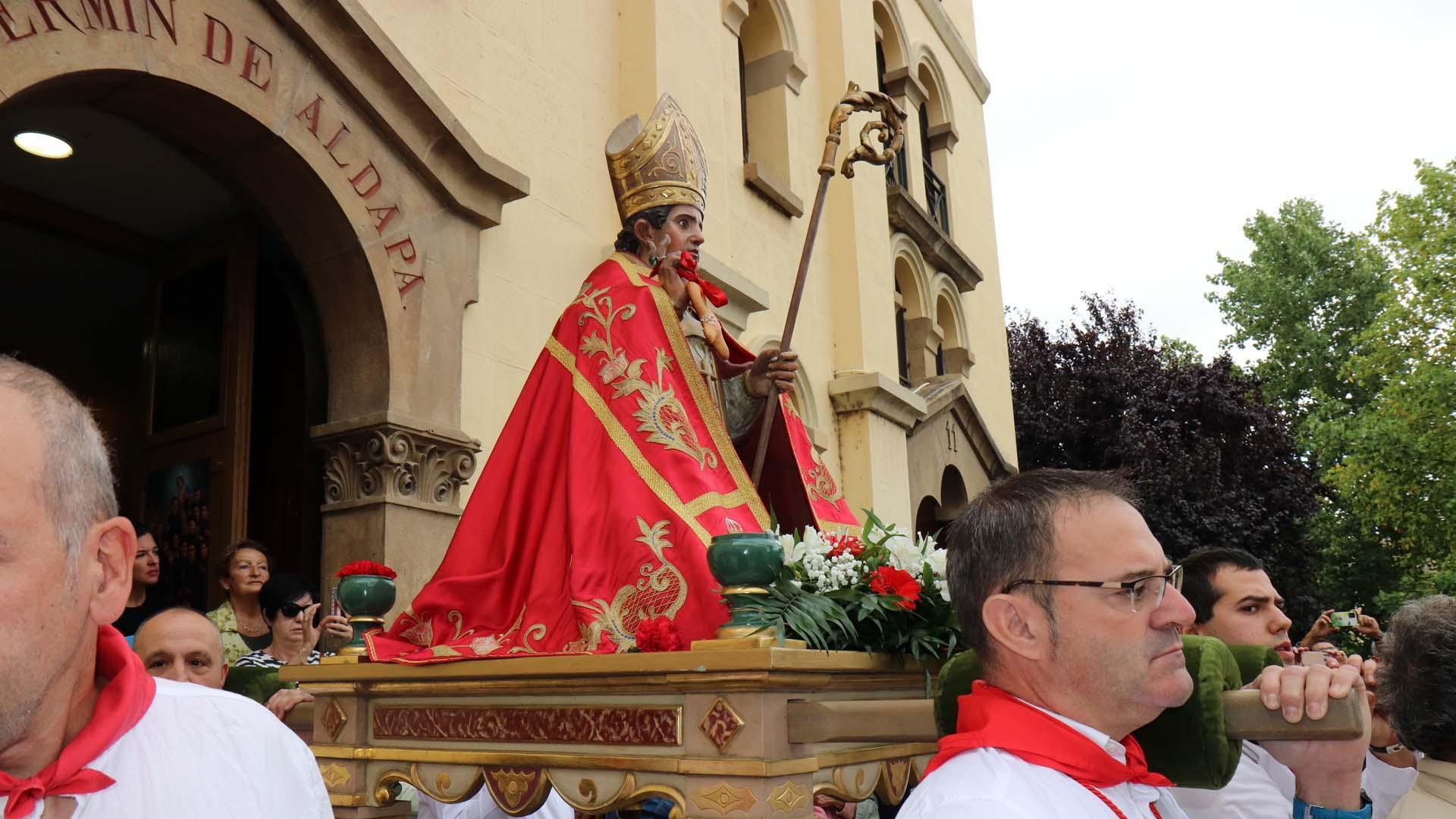 Fotos del recorrido de los gigantes por el Casco Antiguo de Pamplona en el último día de San Fermín Txikito 2022.