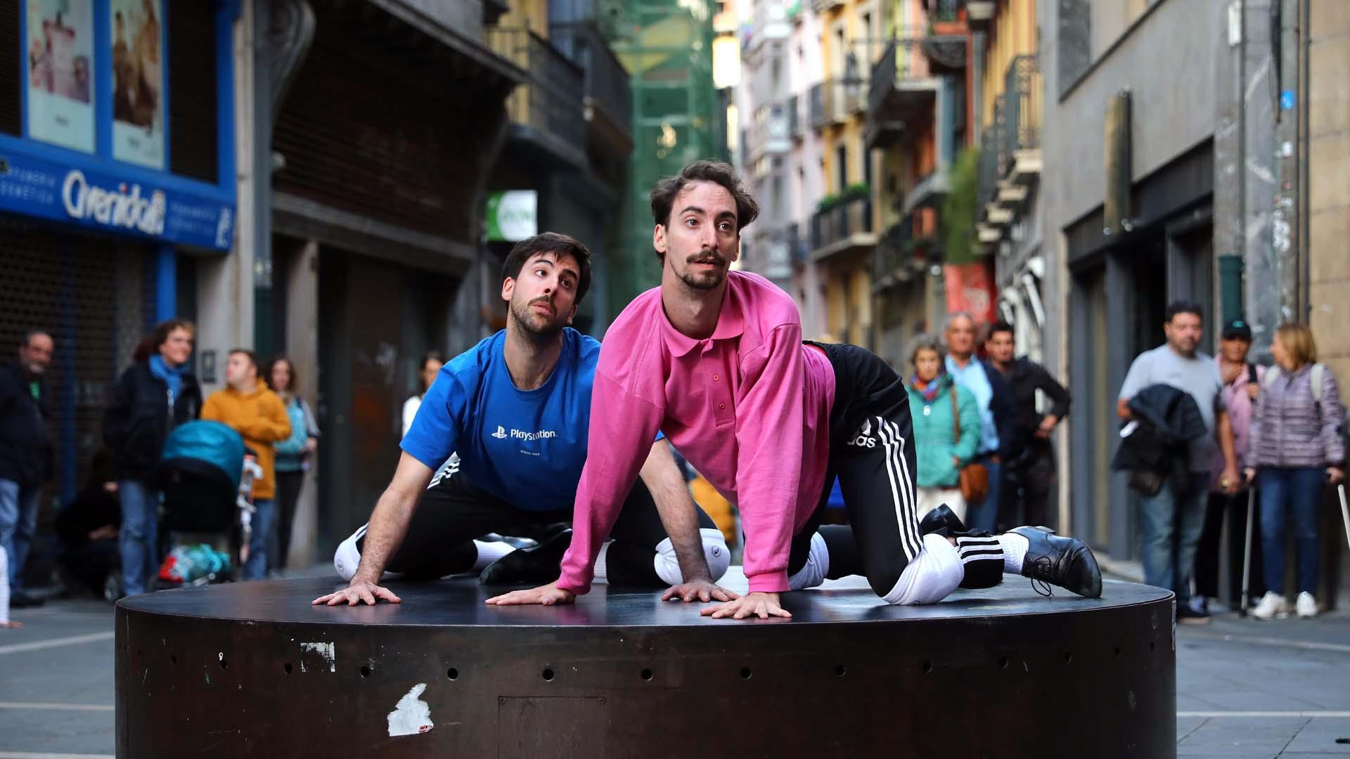 Exhibición de danza contemporánea por las calles de Pamplona