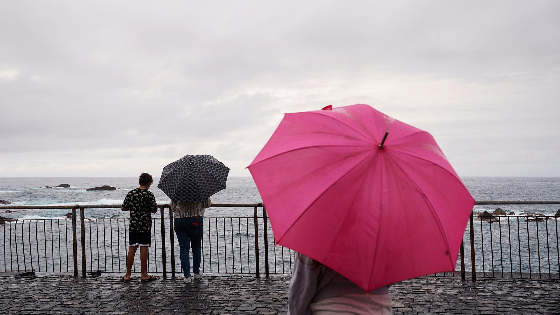 Las Islas Canarias permanecen en aviso de nivel rojo por la influencia de la tormenta tropical Hermine