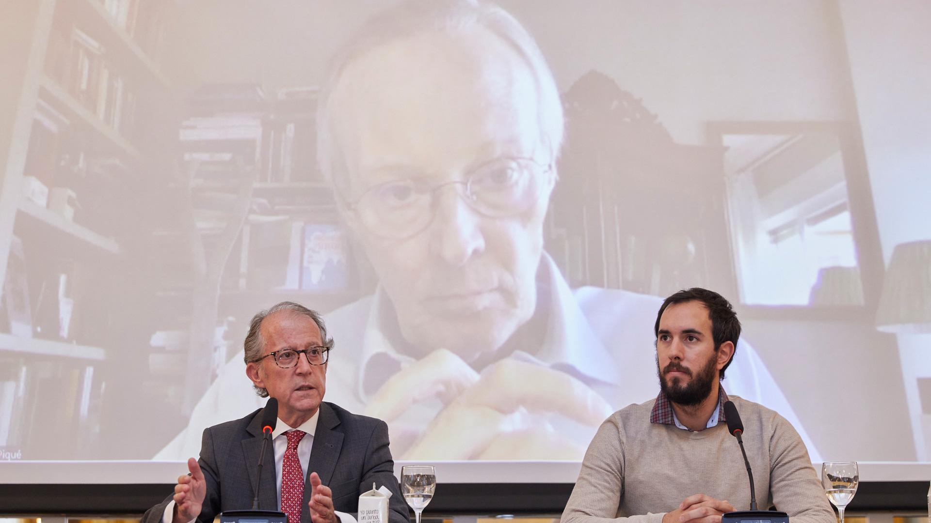 Desde la izda., Aladino Colín, presidente de Co.Ciudadana, y Luis Javier Fernández (InPactos). Detrás, Josep Piqué en videoconferencia