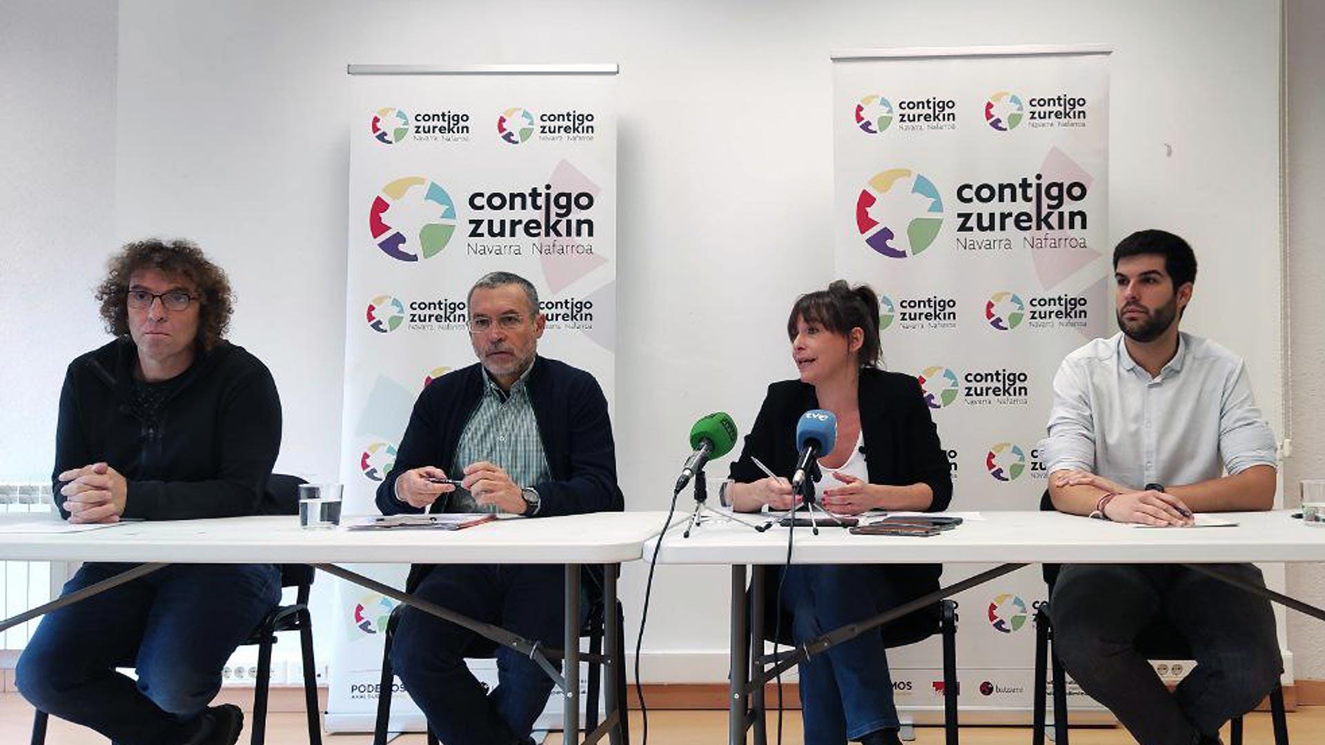 Los representantes de Contigo Navarra Iñigo Rudi, Miguel Laparra, Begoña Alfaro y Carlos Guzmán, durante la rueda de prensa de este martes