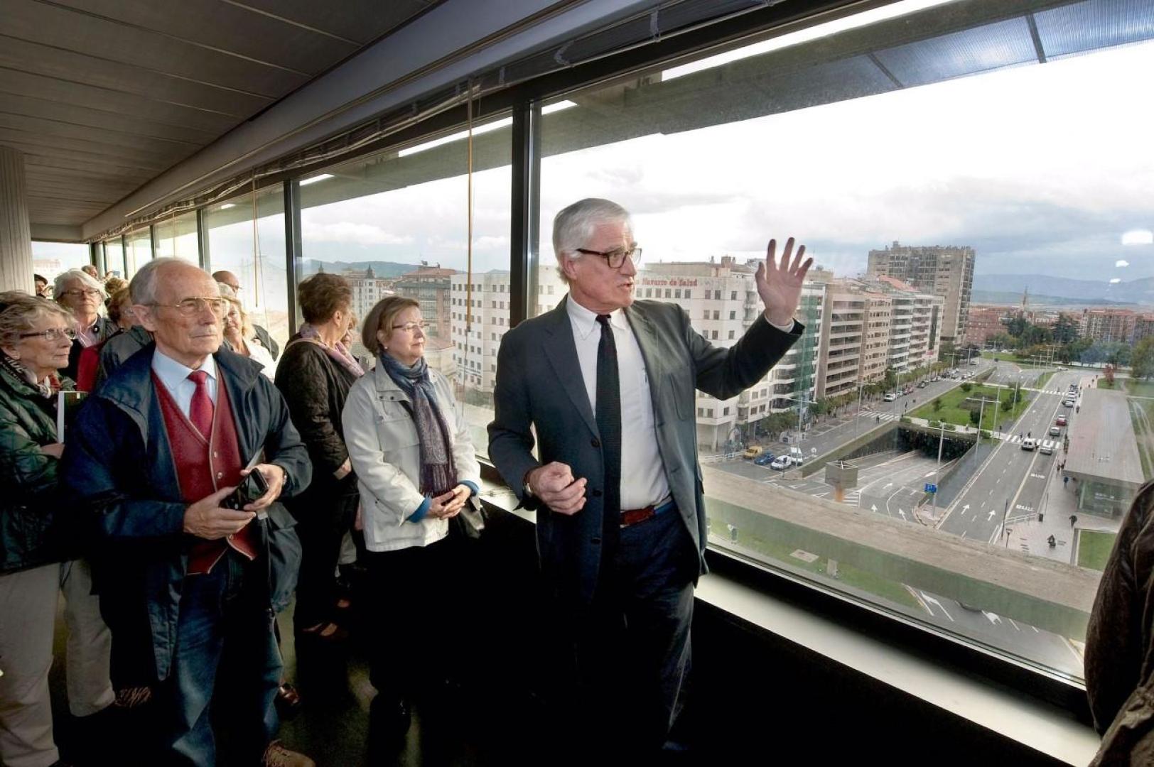 Luis Tena durante una visita anterior a la sede del COAVN