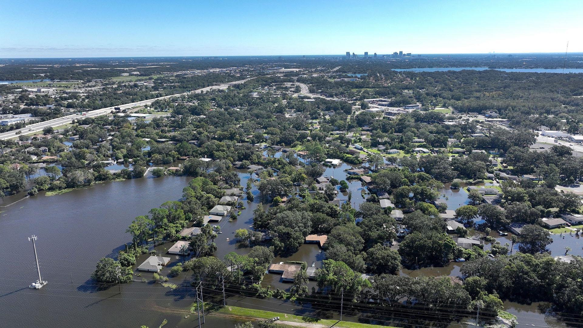 Inundaciones en Orlando tras el paso del huracán Ian