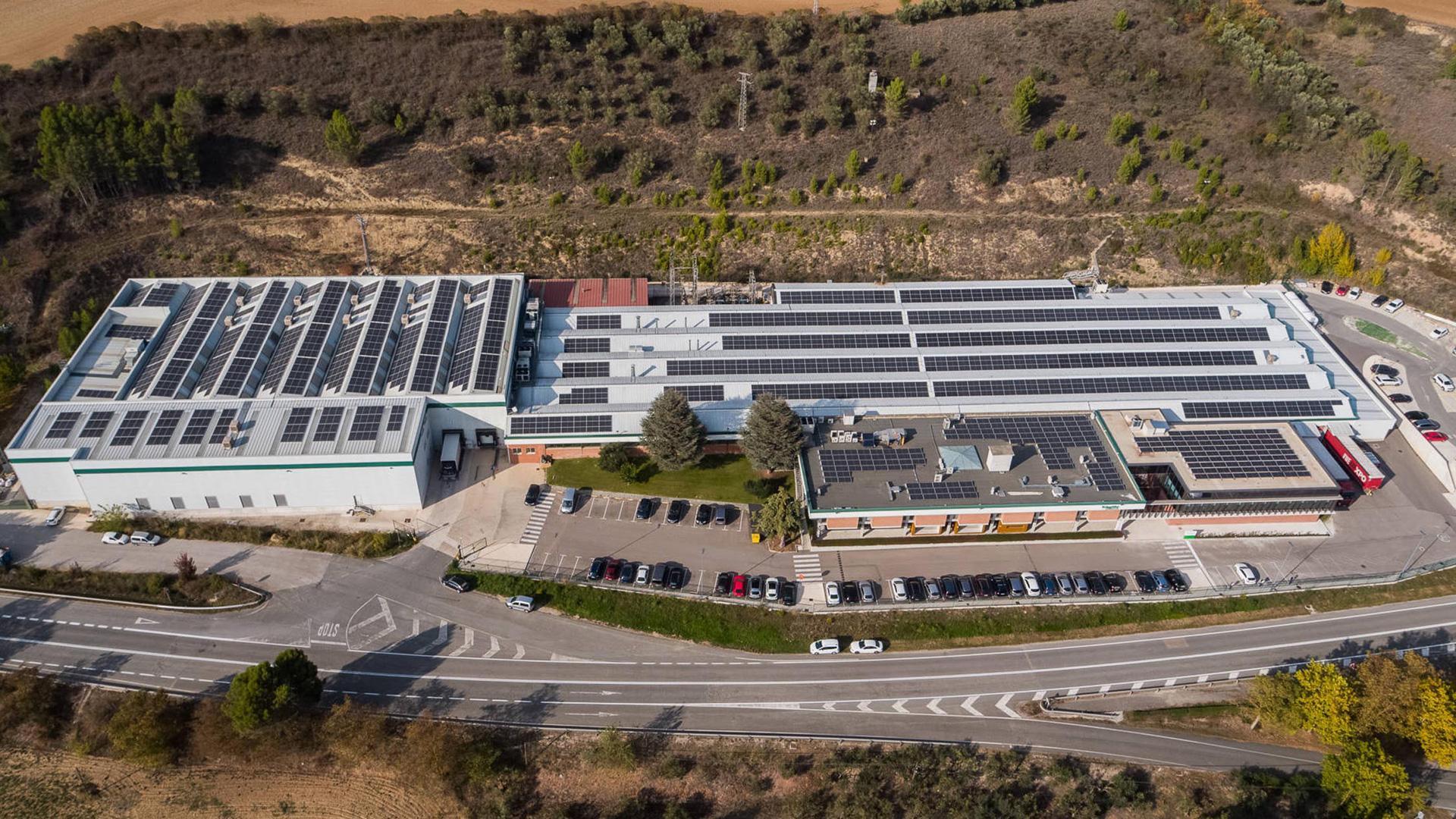 Schneider Electric de Puente la Reina cuenta con 817 kWp en paneles solares gracias a un proyecto con Acciona Energía