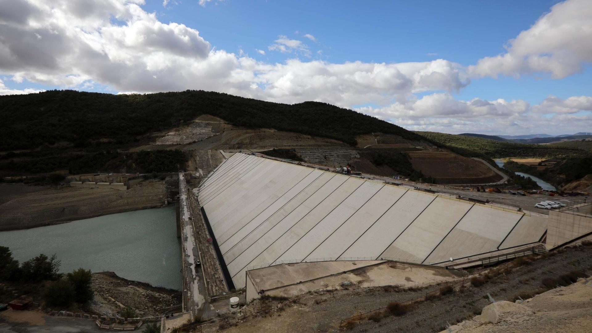 Obras de recrecimiento del embalse de Yesa