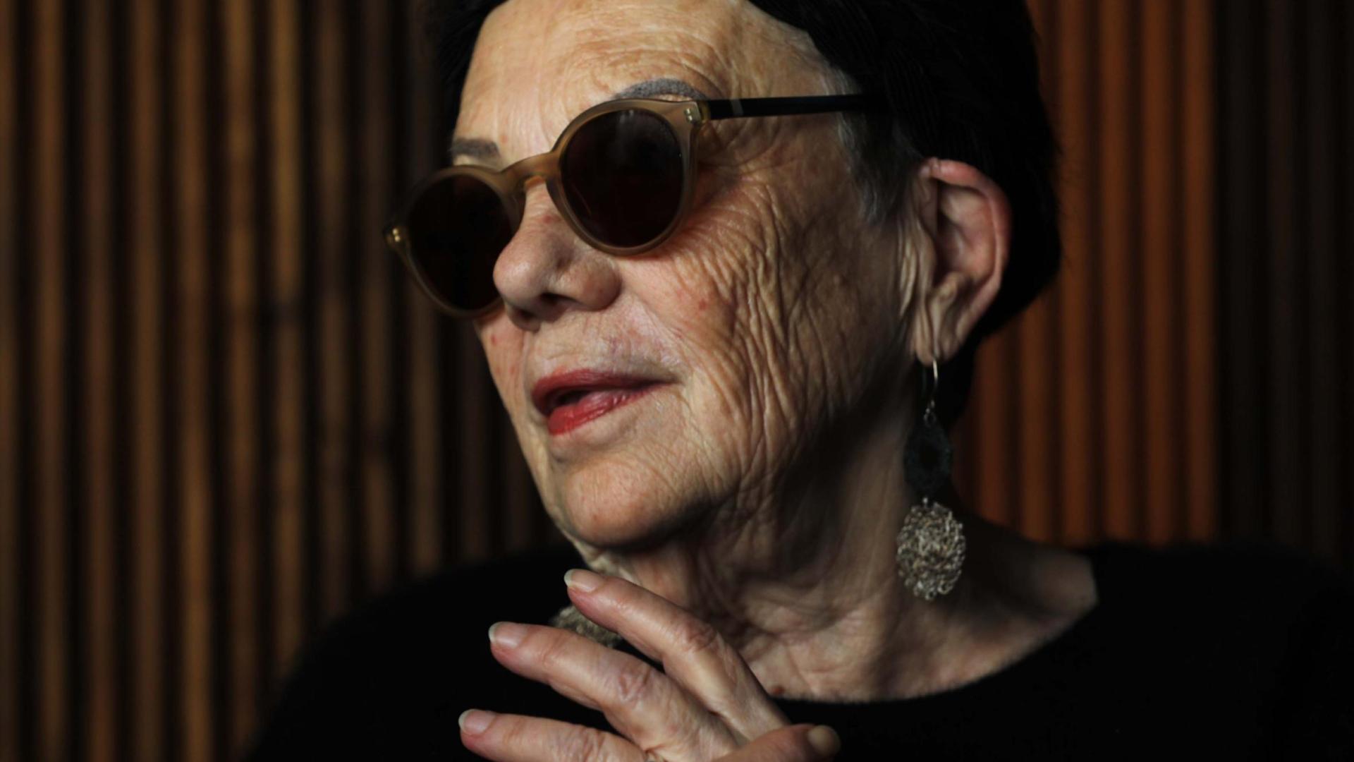 Graciela Iturbide sonríe durante un momento de la entrevista este miércoles