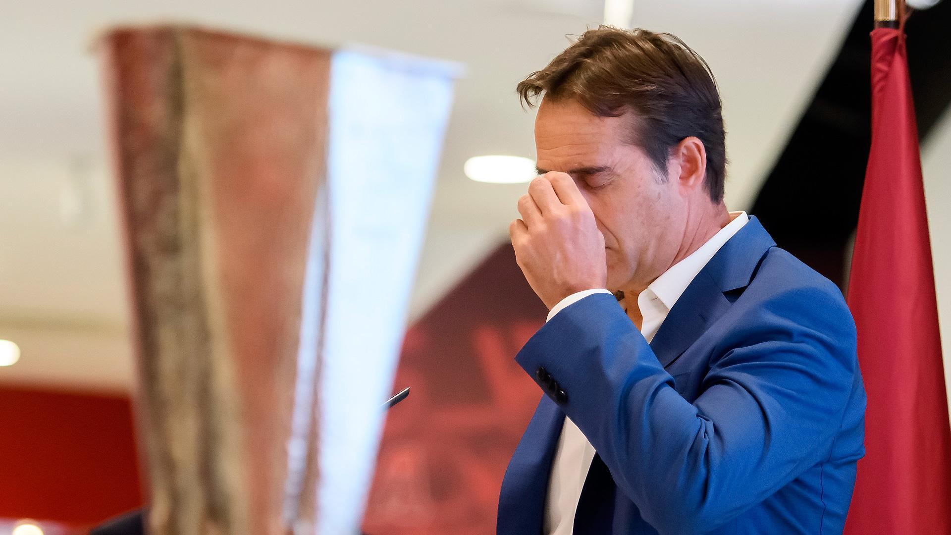 El hasta ahora entrenador del Sevilla FC, Julen Lopetegui, durante el acto de despedida que le ha dedicado el club este jueves en el estadio Ramón Sánchez Pizjúan