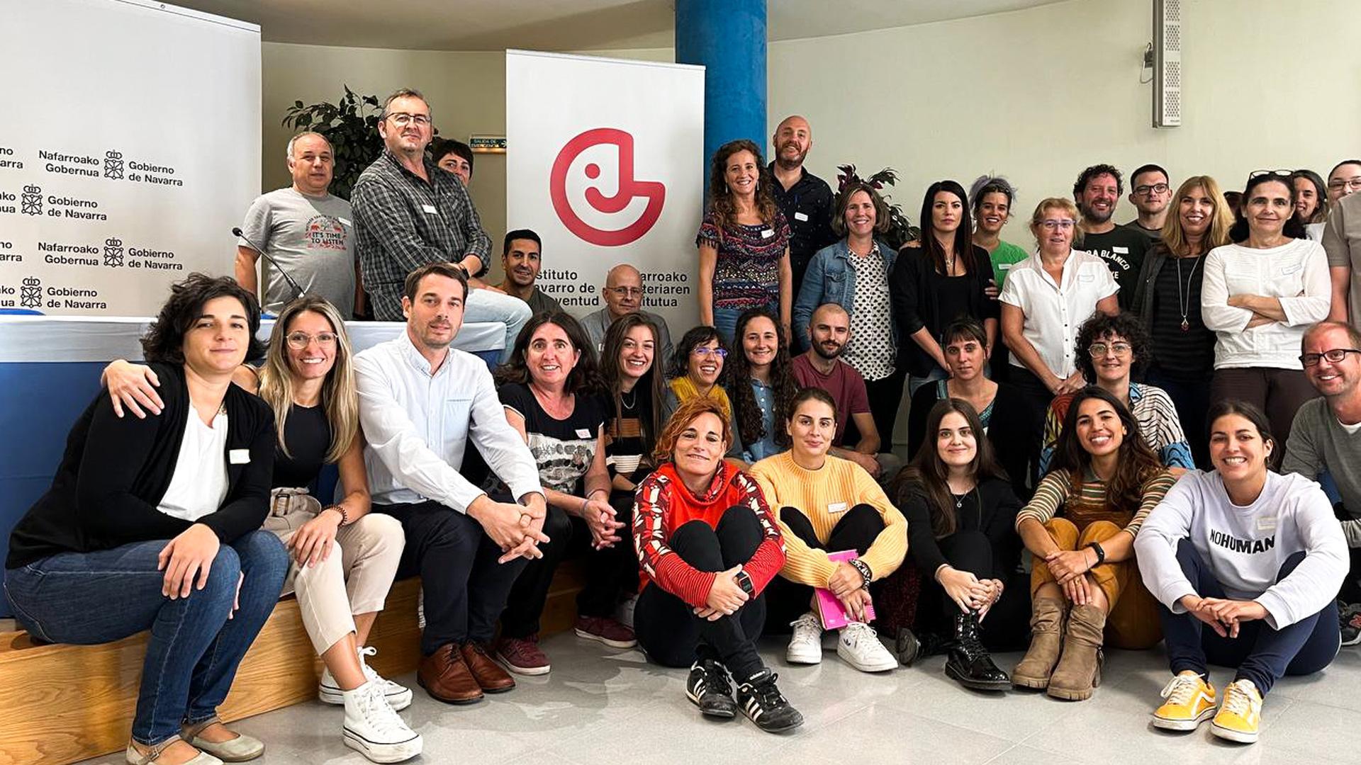 Foto de grupo de participantes en la jornada de la Red de Información Juvenil de Navarra
