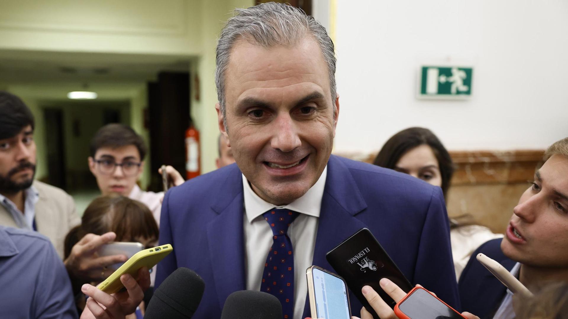 El diputado de VOX en el Congreso, Javier Ortega Smith, atiende a los medios al término del pleno