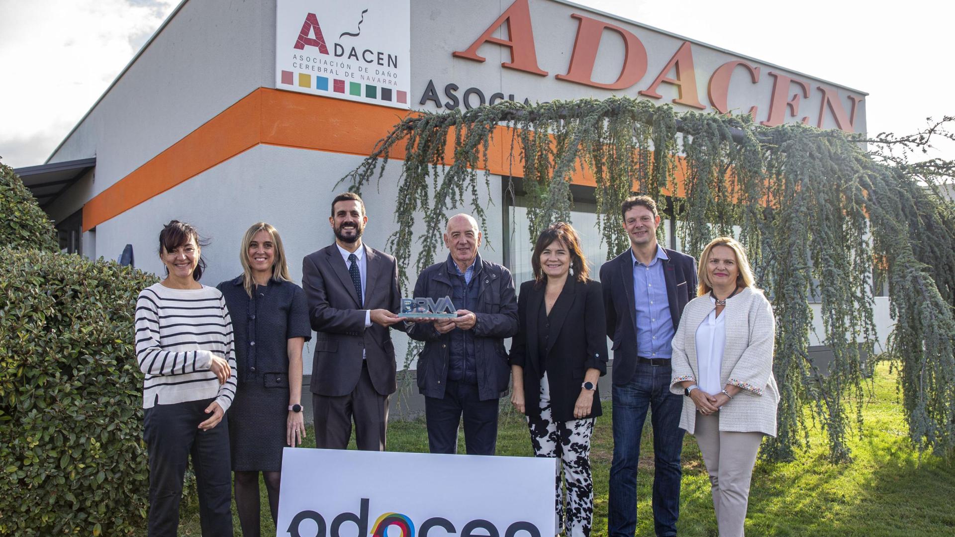 Entrega del premio BBVA Futuro Sostenible a la Asociación de Daño Cerebral de Navarra (Adacen).