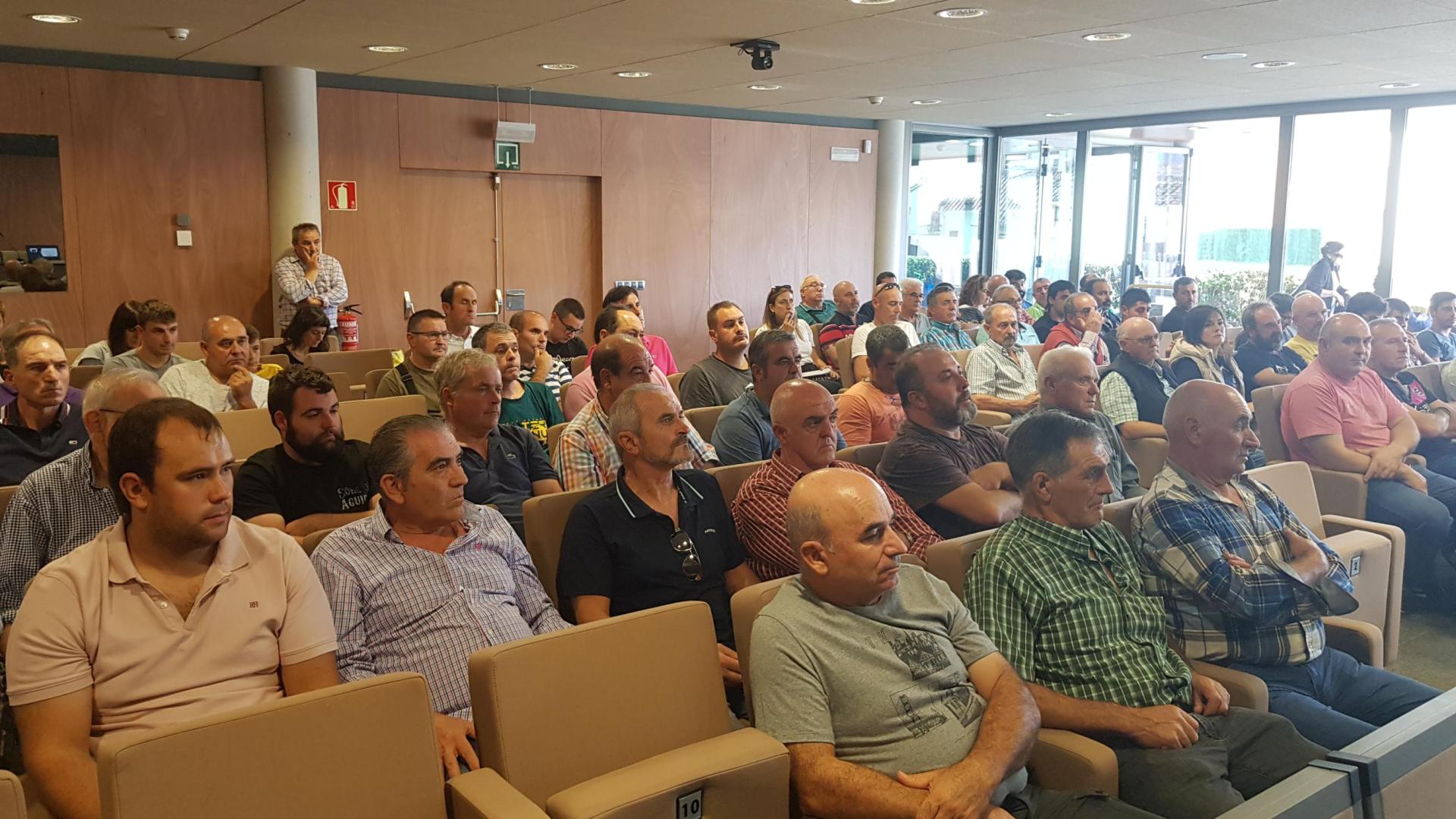 Charla del sindicato UAGN en Estella para abordar la nueva PAC, que entra en vigor el 1 de enero.