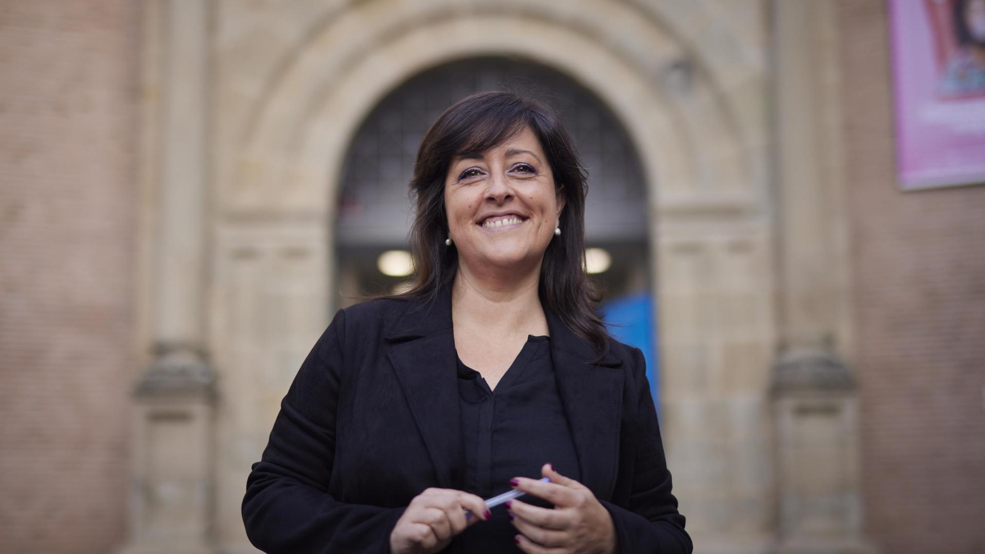 La pamplonesa Carol Sáez de Albéniz es la directora de la Escuela de Idiomas de Pamplona. Jesús Garzaron