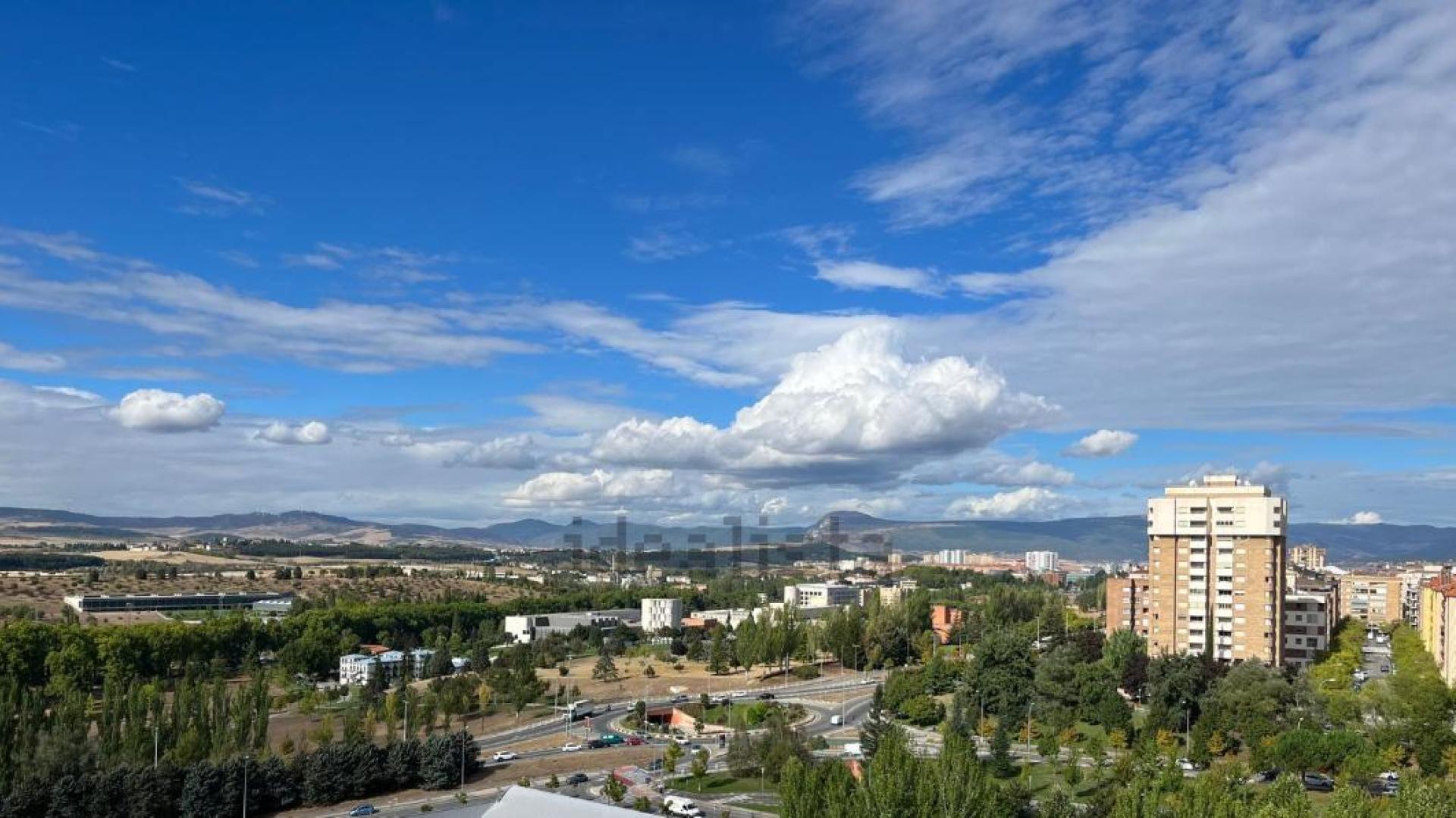 Vistas desde el ático en venta en Azpilagaña