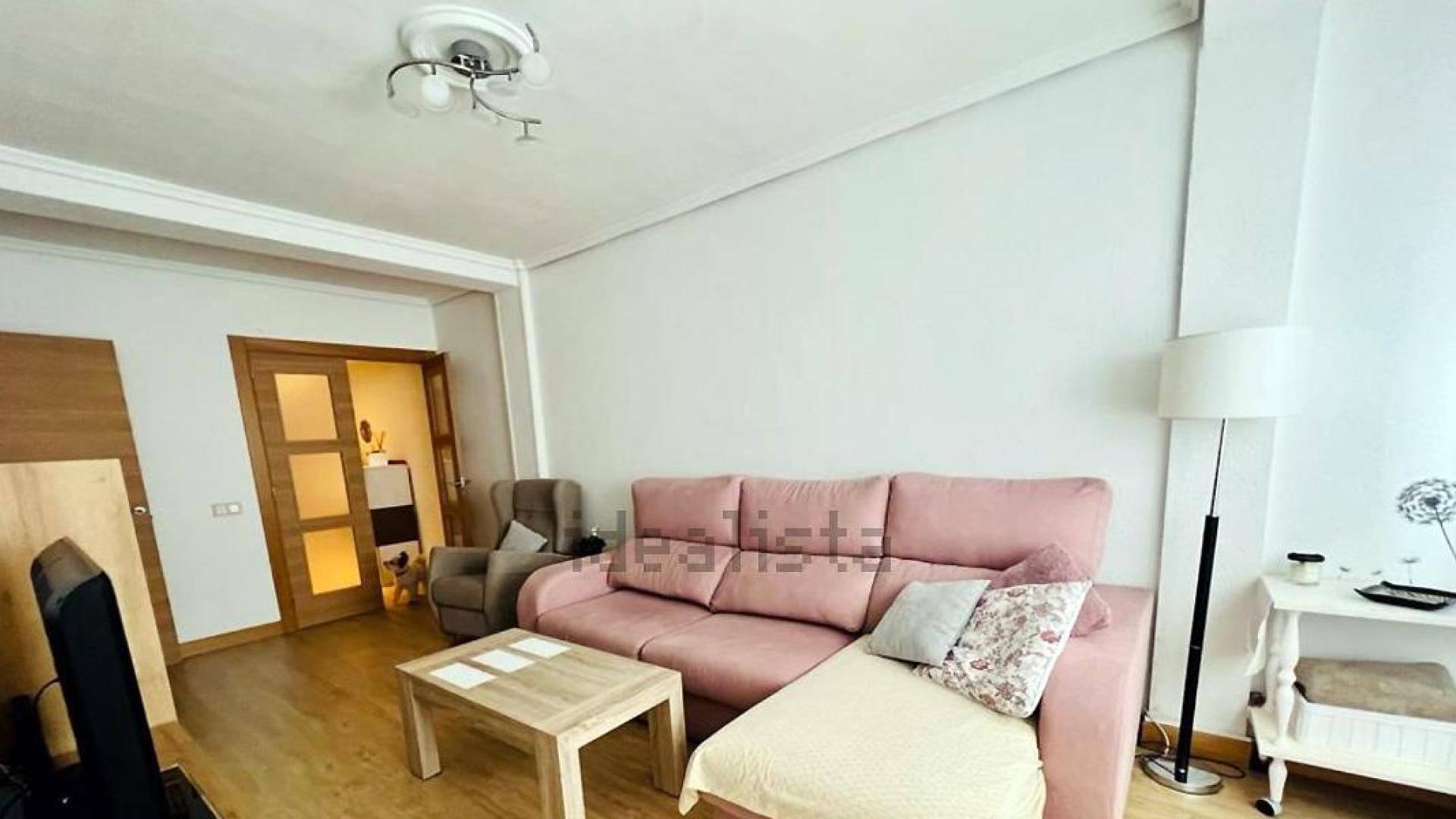 Salón reformado en el piso en venta en San Jorge