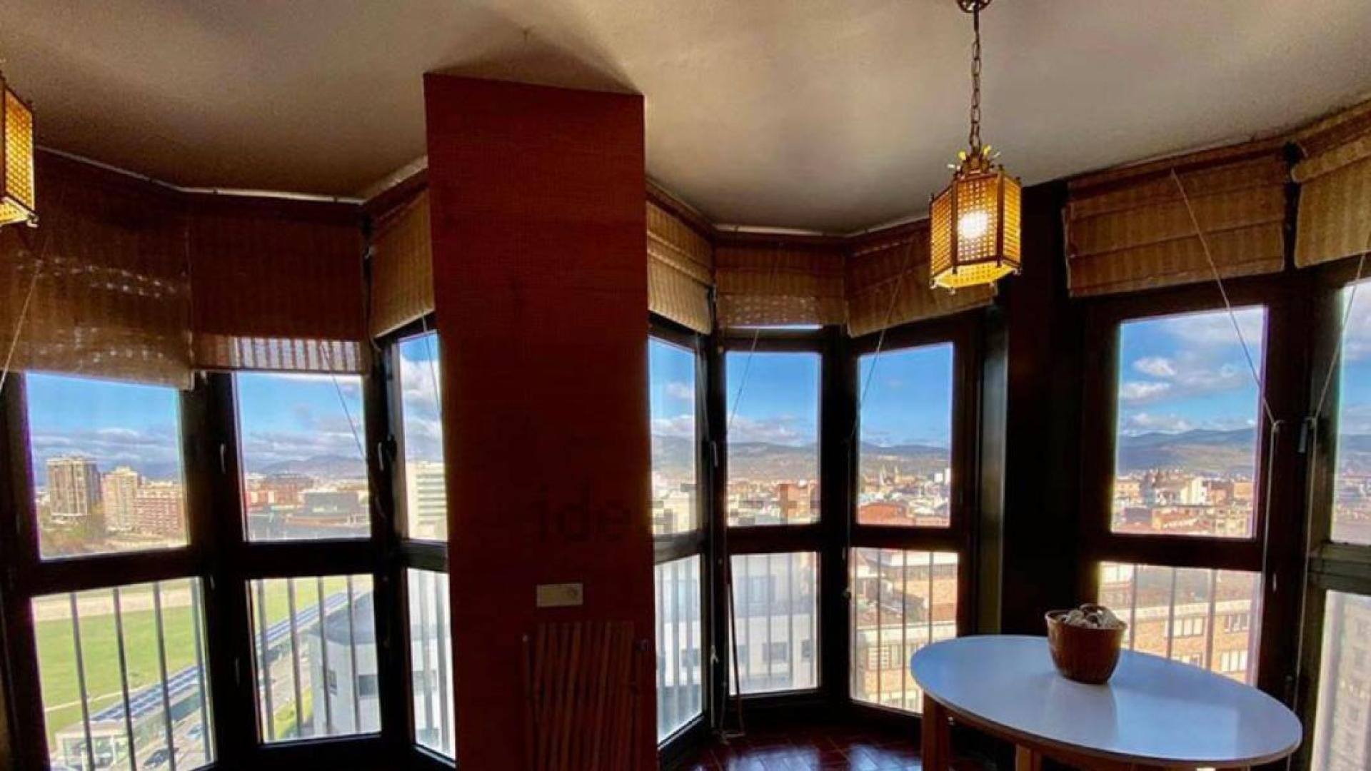 Los miradores, característica especial de este piso en venta en la Plaza de los Fueros