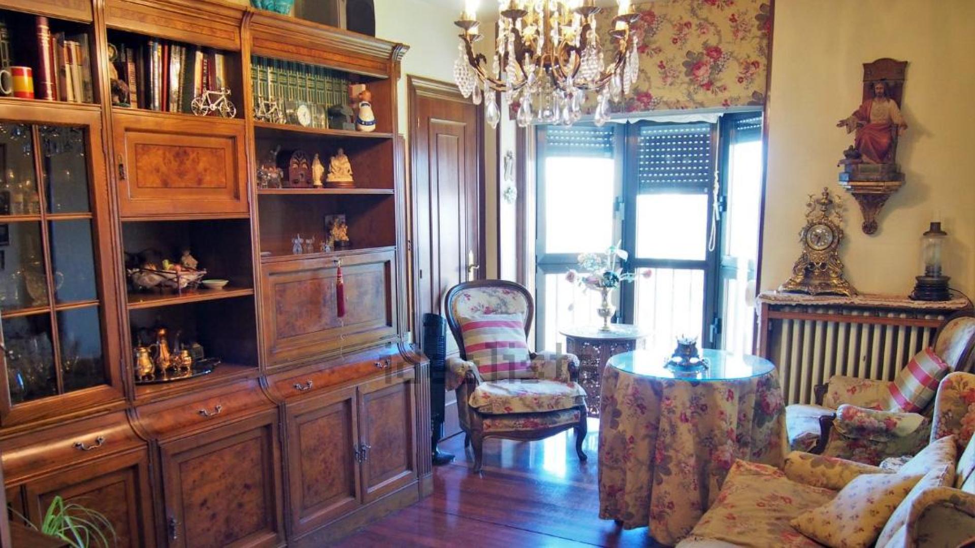 Salón del piso de la Plaza de los Fueros