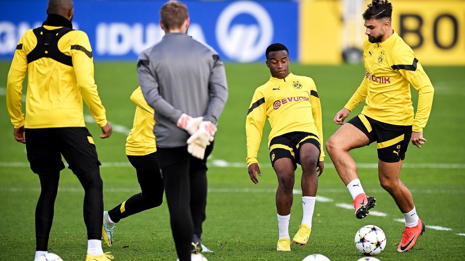 Los jugadores del Borussia Dortmund durante el entrenamiento precio al choque de Champions contra el Sevilla