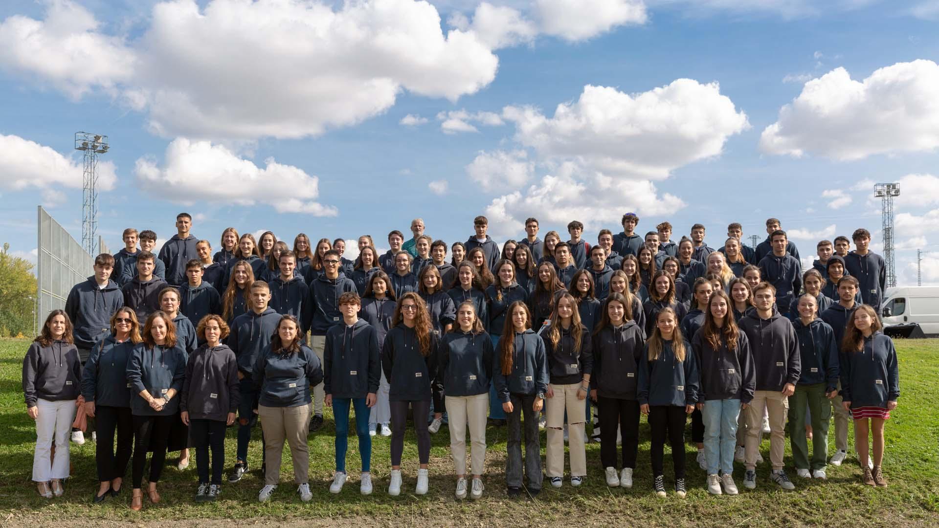 La Universidad de Navarra celebró una jornada de bienvenida para los alumnos del programa en el Polideportivo del centro académico.