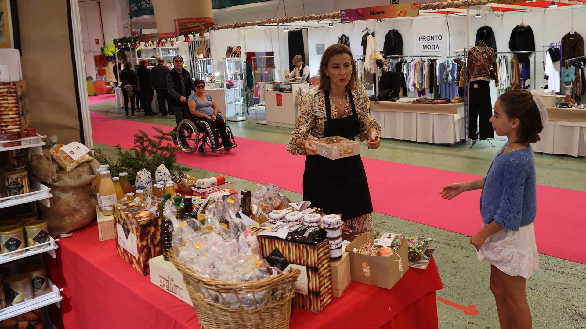Uno de los puestos con alimentos del Rastrillo