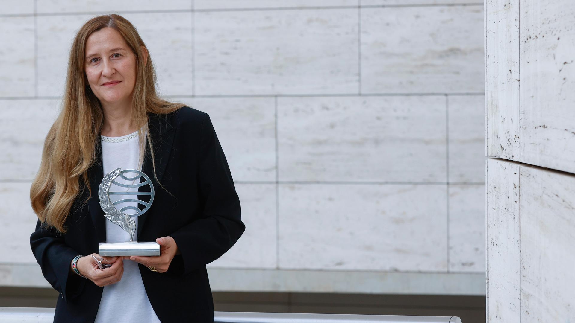 La escritora Luz Gabás ganadora con la novela histórica 'Lejos de Luisiana' del Premio Planeta