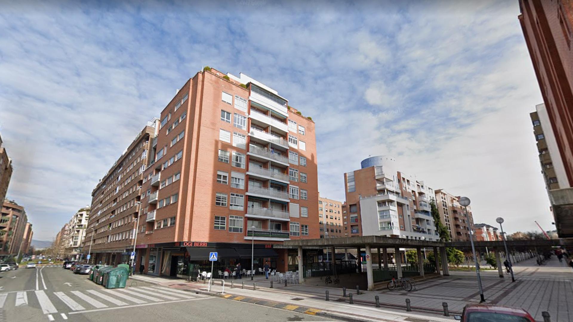 Paso de peatones entre el Paseo Mariano Arigita y la calle Benjamín de Tudela