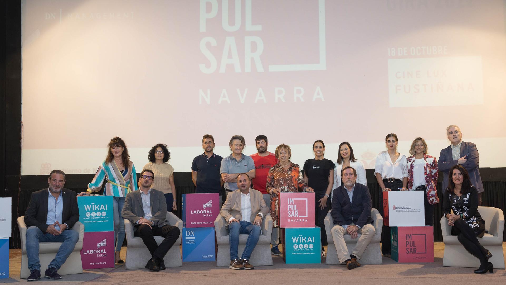 Participantes e invitados al programa ‘Impulsar Navarra’ celebrado ayer en el cine Lux de Fustiñana y presentado por Belén Galindo y Leyre Mateos