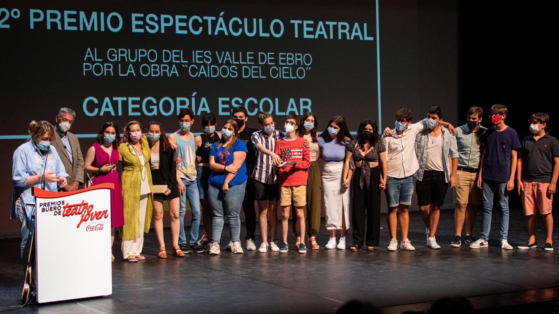 A: JOSE LUIS REGALADO
F: 30/06/2021
P: LOS COMPONENTES DEL GRUPO DE TEATRO DEL IES VALLE DEL EBRO RECOGIENDO SU PREMIO
L: TUDELA
T: EL GRUPO DE TEATRO DEL IES VALLE DEL EBRO, SEGUNDO EN LOS PREMIOS BUERO DE TEATRO
