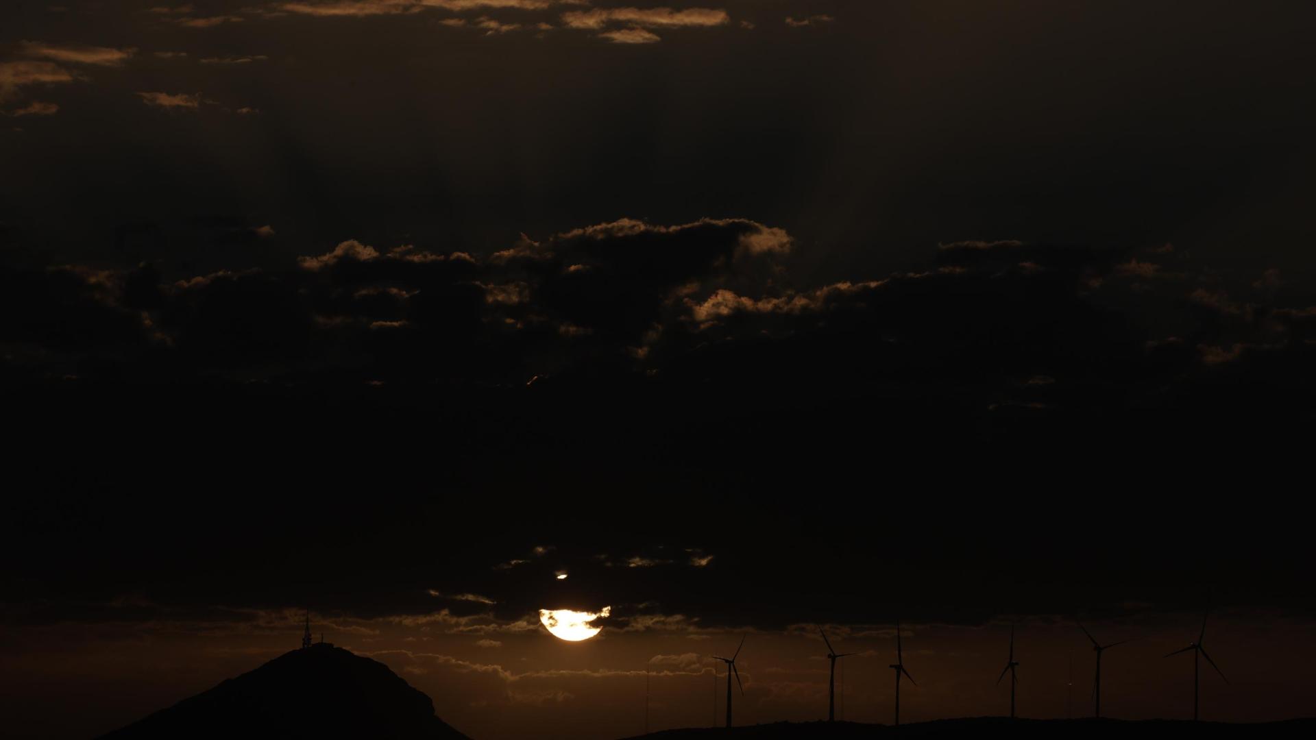Imagen de la Higa de Monreal en el amanecer de este martes.
