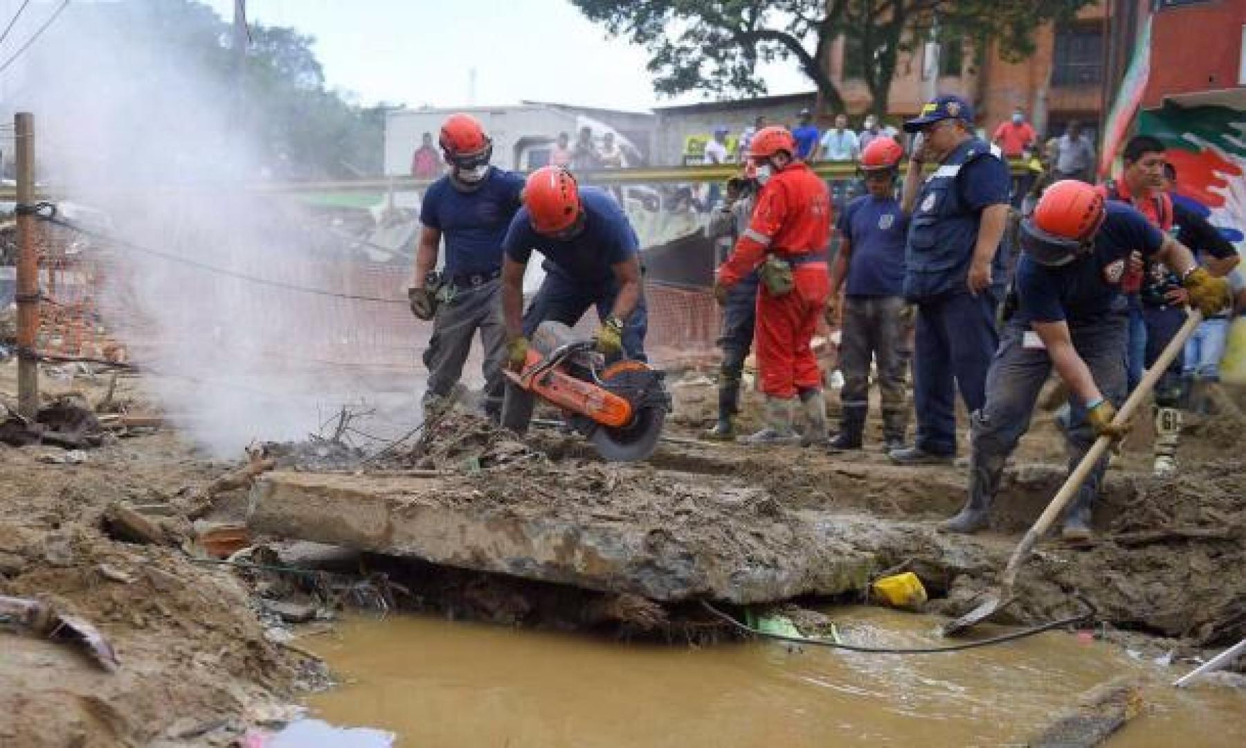 Tareas de limpieza tras inundaciones y deslizamientos en Mocoa (Colombia) en 2017