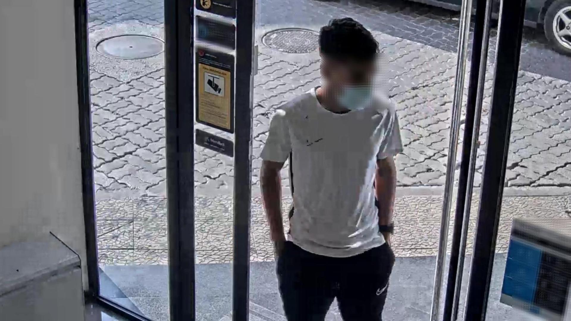 Este individuo posee historial delictivo y una dilatada experiencia en la comisión de estafas a través la red