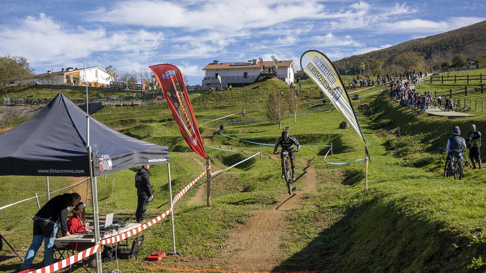 Fotos del Bike Enduro y de la carbonera de Irrisarri Land./
