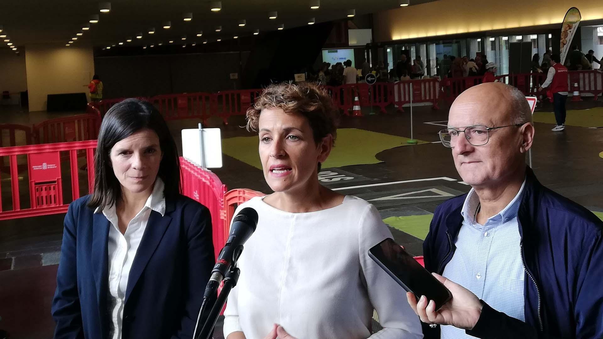 La presidenta del Gobierno de Navarra, María Chivite, con el consejero de Cohesión Territorial, Bernardo Ciriza